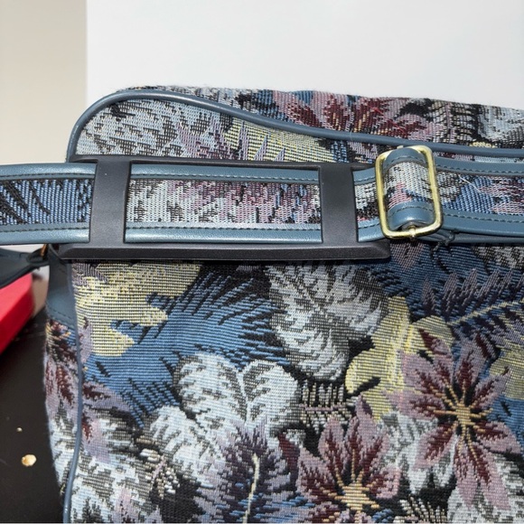 Vintage Jordache Blue Floral Overnight Bag Feet Pockets 15x10.5 - Picture 6 of 9